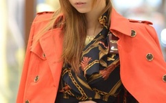 学生跪床 被 蘑菇